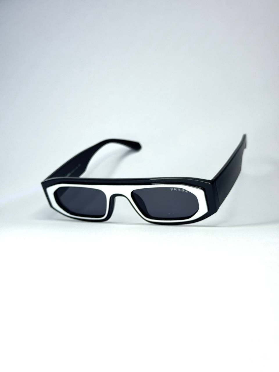 عینک آفتابی Prada